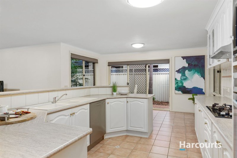 Photo - 2 Cairn Curren Close, Rowville VIC 3178 - Image 6