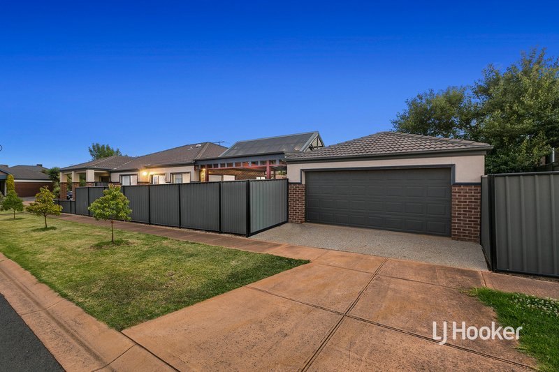 Photo - 2 Caldicott Crescent, Point Cook VIC 3030 - Image 2