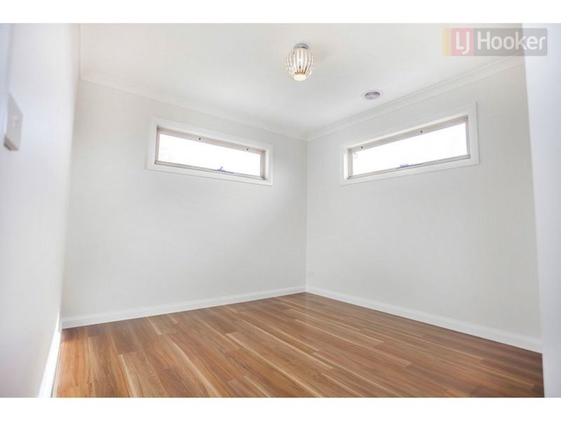 Photo - 2 Calm Avenue, Craigieburn VIC 3064 - Image 12