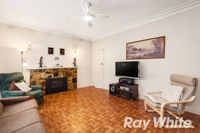 Photo - 2 Calrossie Road, Blackburn South VIC 3130 - Image 5