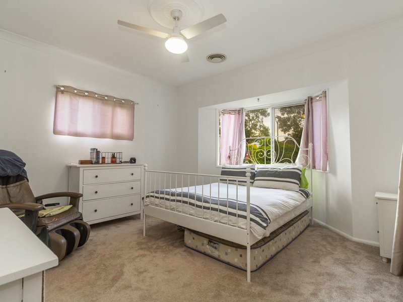 Photo - 2 Cambridge Crescent, Forest Lake QLD 4078 - Image 9