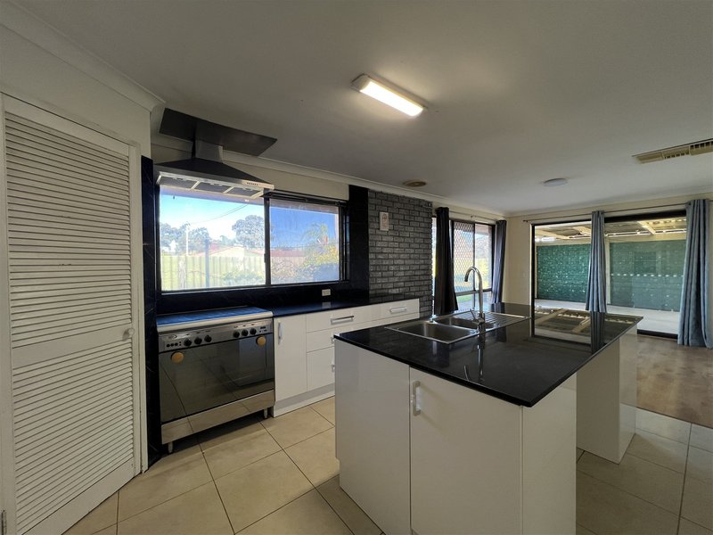 Photo - 2 Camden Court, Thornlie WA 6108 - Image 5