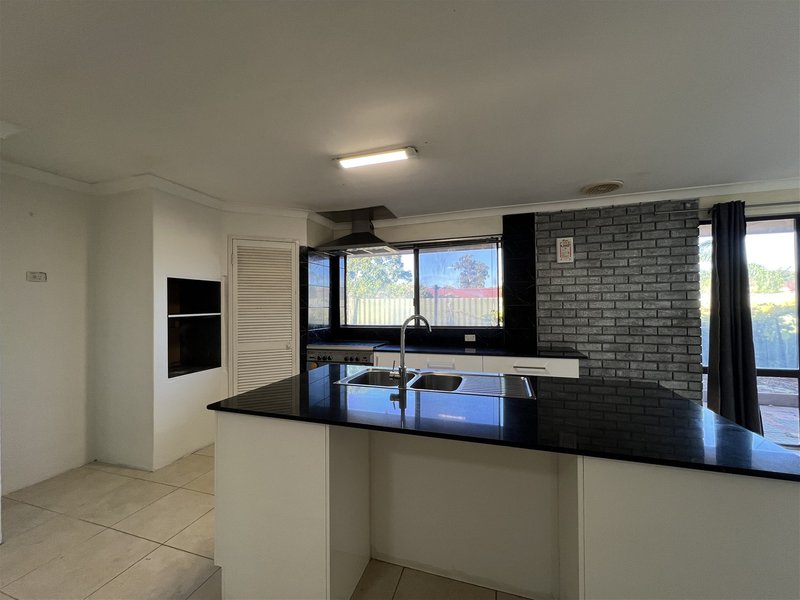 Photo - 2 Camden Court, Thornlie WA 6108 - Image 6