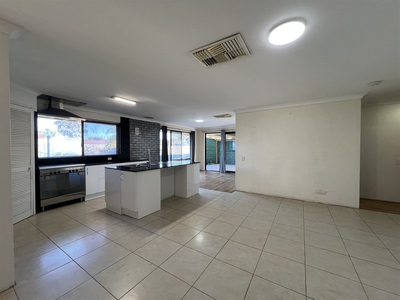 Photo - 2 Camden Court, Thornlie WA 6108 - Image 8