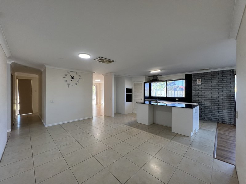 Photo - 2 Camden Court, Thornlie WA 6108 - Image 9