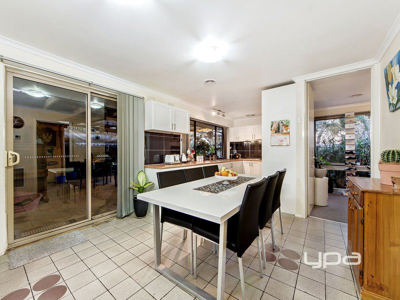 Photo - 2 Camelot Drive, Albanvale VIC 3021 - Image 4