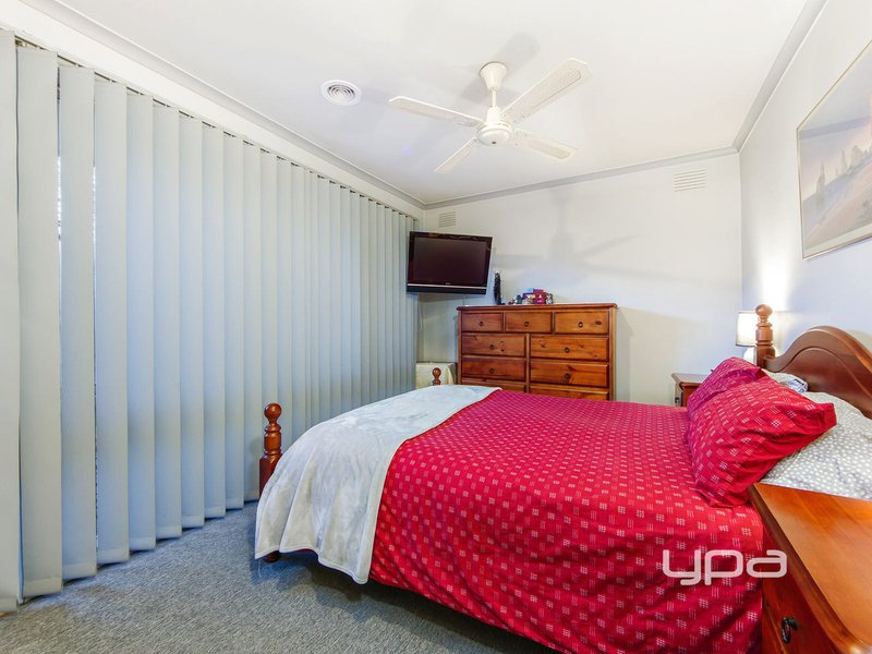 Photo - 2 Camelot Drive, Albanvale VIC 3021 - Image 6