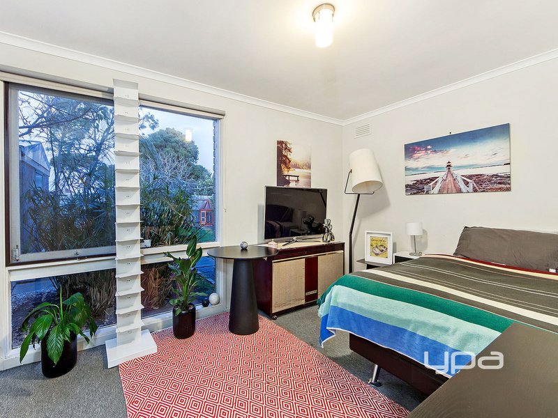 Photo - 2 Camelot Drive, Albanvale VIC 3021 - Image 7