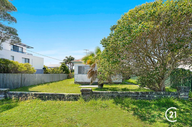 Photo - 2 Campbell Avenue, The Entrance NSW 2261 - Image 4