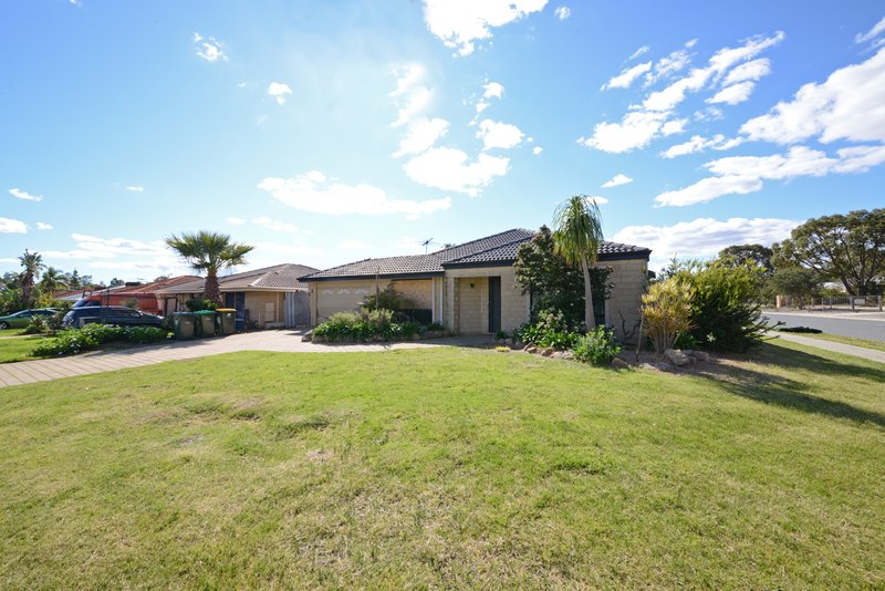 Photo - 2 Canopy Court, Banksia Grove WA 6031 - Image 2