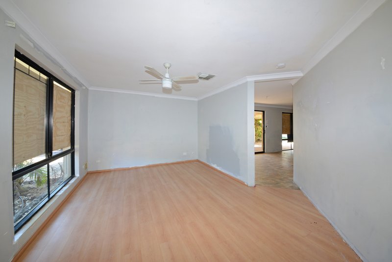 Photo - 2 Canopy Court, Banksia Grove WA 6031 - Image 3