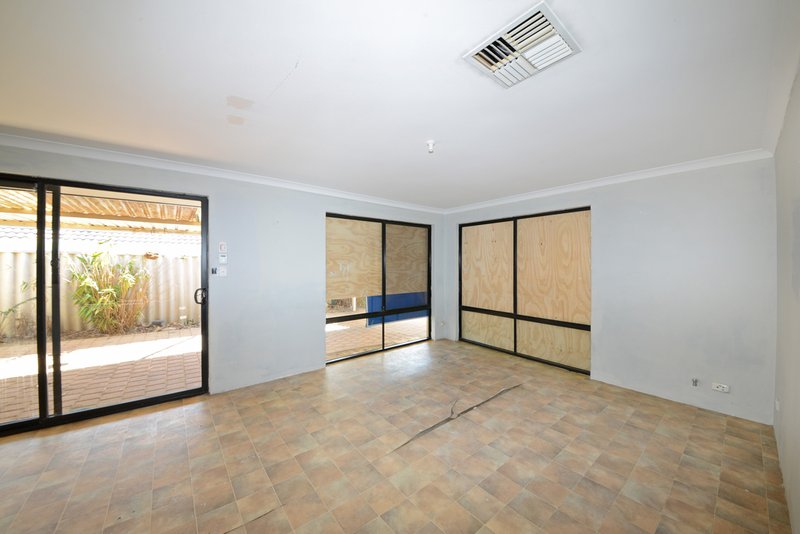 Photo - 2 Canopy Court, Banksia Grove WA 6031 - Image 13