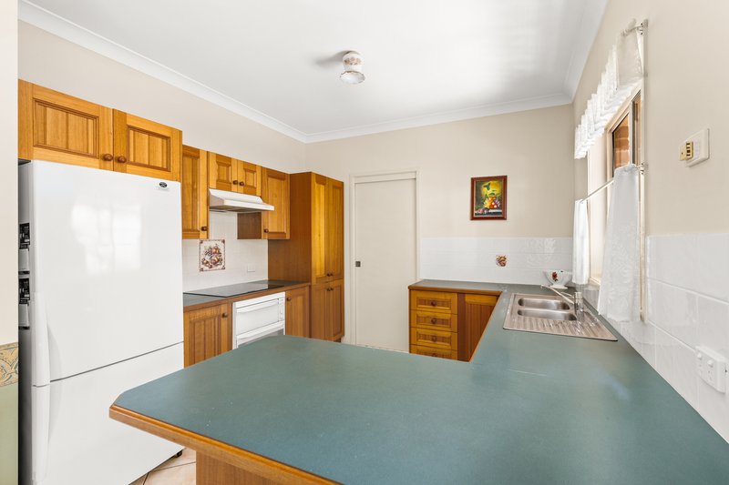 Photo - 2 Canterbury Drive, Morpeth NSW 2321 - Image 6