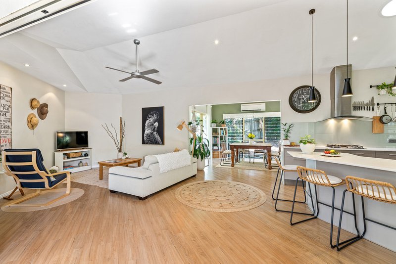 Photo - 2 Captains Court, Sunrise Beach QLD 4567 - Image 9