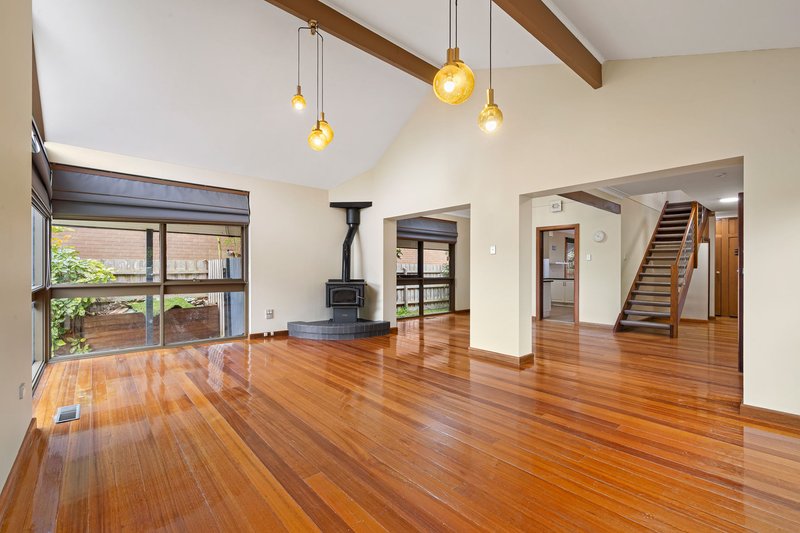 Photo - 2 Carbost Court, Macleod VIC 3085 - Image 2
