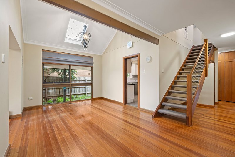Photo - 2 Carbost Court, Macleod VIC 3085 - Image 3
