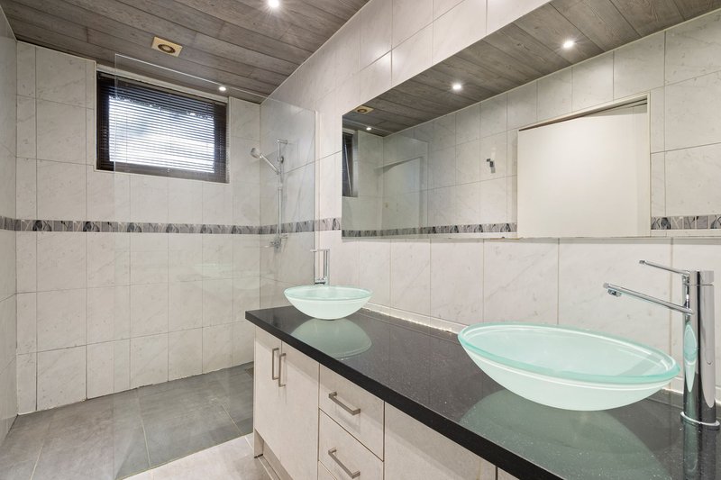 Photo - 2 Carbost Court, Macleod VIC 3085 - Image 6