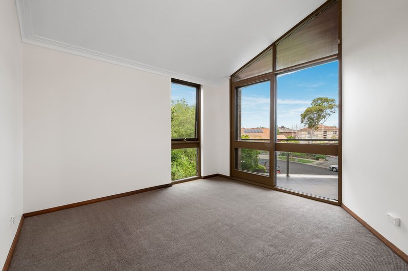Photo - 2 Carbost Court, Macleod VIC 3085 - Image 7