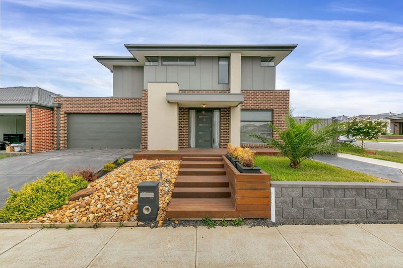 2 Carisbrooke Way, Clyde North VIC 3978