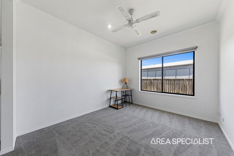 Photo - 2 Carrington Drive, Pakenham VIC 3810 - Image 17