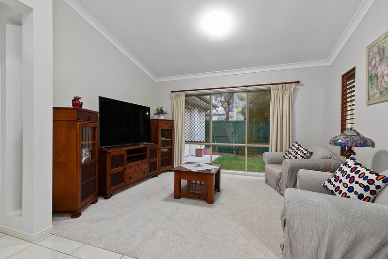 Photo - 2 Casey Close, Ormiston QLD 4160 - Image 13