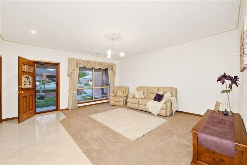 Photo - 2 Catherine Court, Brown Hill VIC 3350 - Image 2