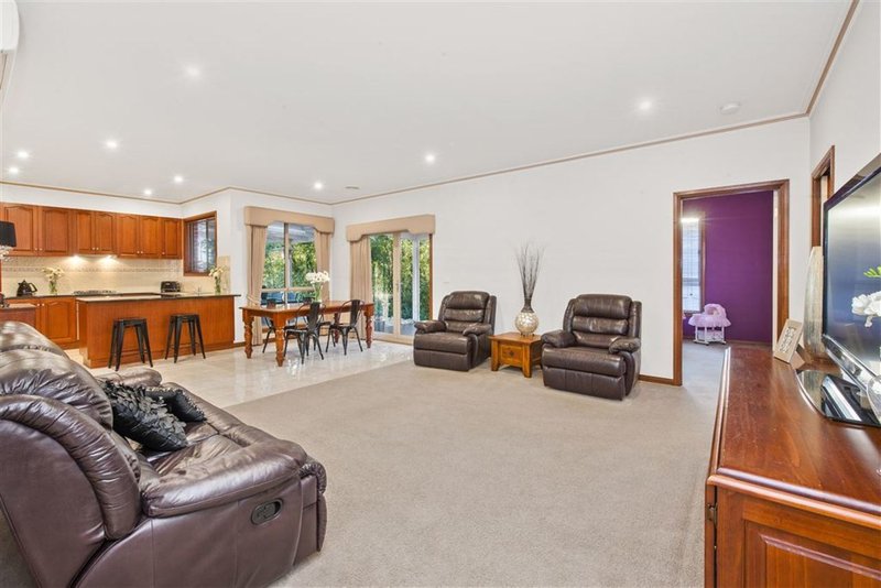 Photo - 2 Catherine Court, Brown Hill VIC 3350 - Image 4