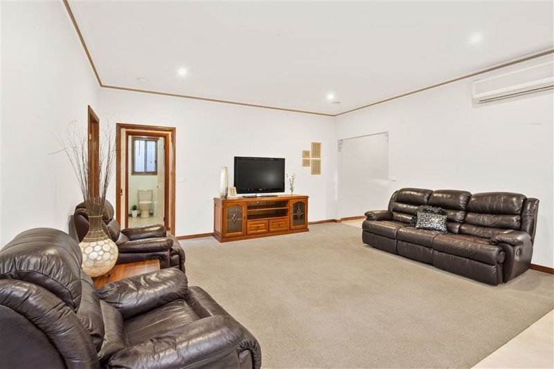 Photo - 2 Catherine Court, Brown Hill VIC 3350 - Image 5