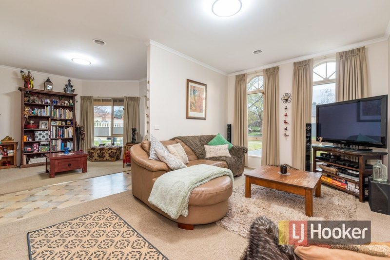 Photo - 2 Cedar Lane, Pakenham VIC 3810 - Image 5