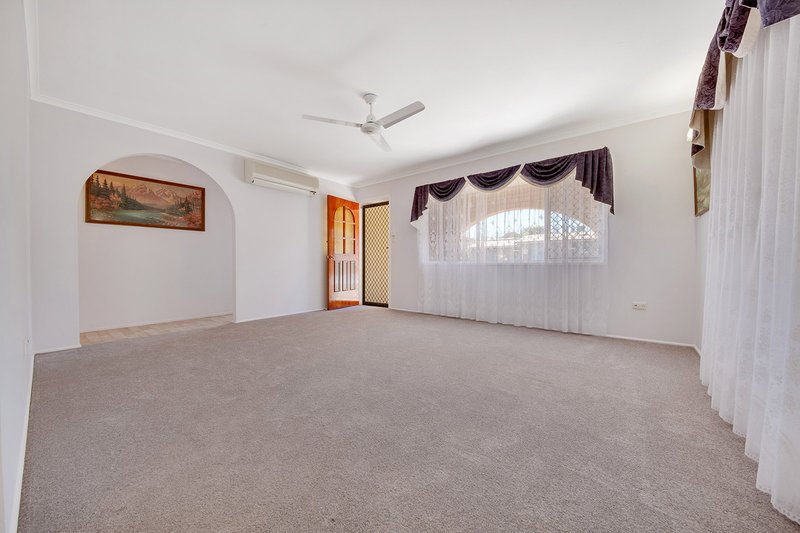 Photo - 2 Cedrela Street, Kin Kora QLD 4680 - Image 5