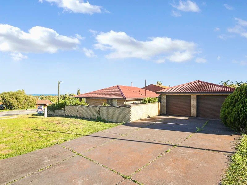 Photo - 2 Centaur Street, Kallaroo WA 6025 - Image 2
