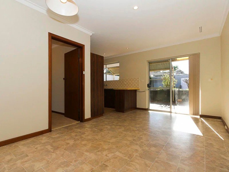 Photo - 2 Centaur Street, Kallaroo WA 6025 - Image 5