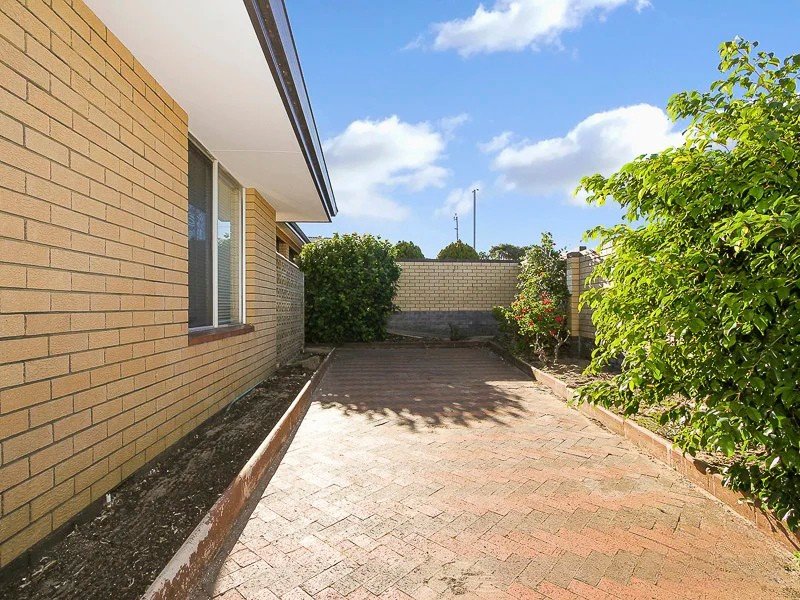 Photo - 2 Centaur Street, Kallaroo WA 6025 - Image 11