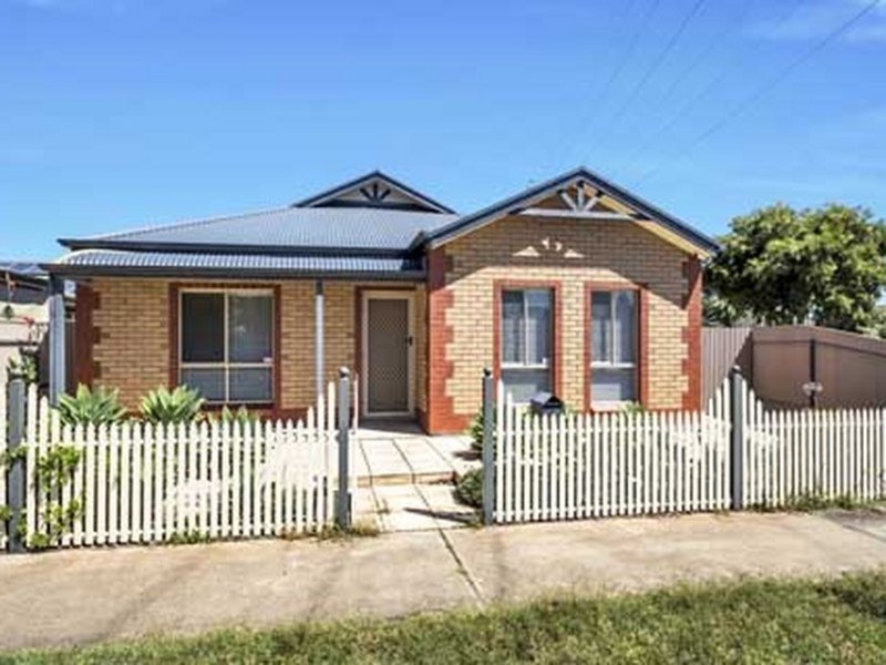 2 Centre Street, Largs Bay SA 5016