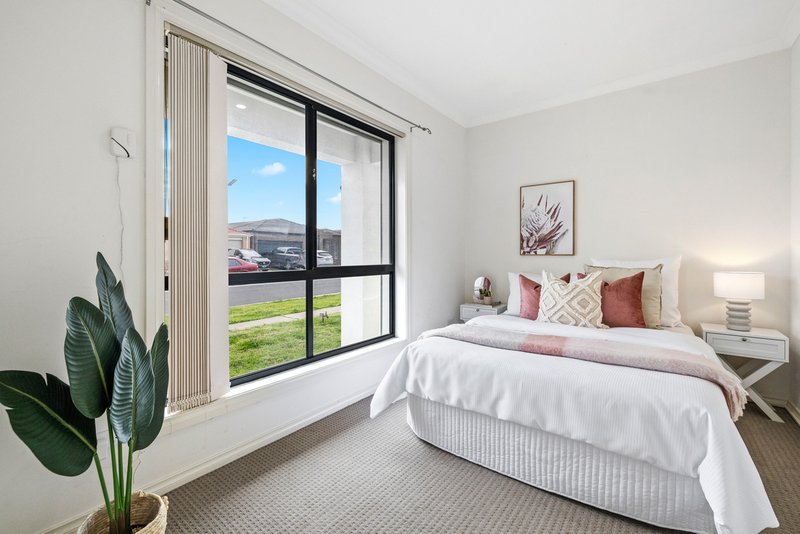 Photo - 2 Chapman Drive, Wyndham Vale VIC 3024 - Image 2