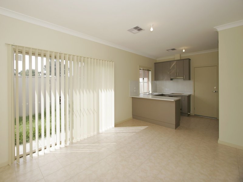 Photo - 2 Chapman Street, Findon SA 5023 - Image 3