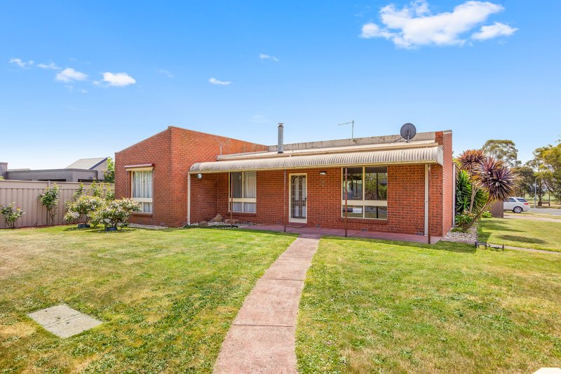 2 Charles Drive, Cardigan Village VIC 3352