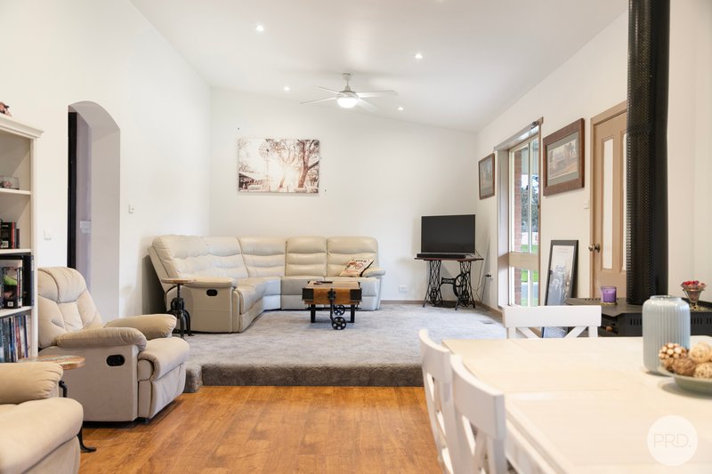 Photo - 2 Charles Drive, Cardigan Village VIC 3352 - Image 3