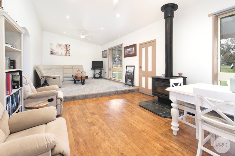 Photo - 2 Charles Drive, Cardigan Village VIC 3352 - Image 5