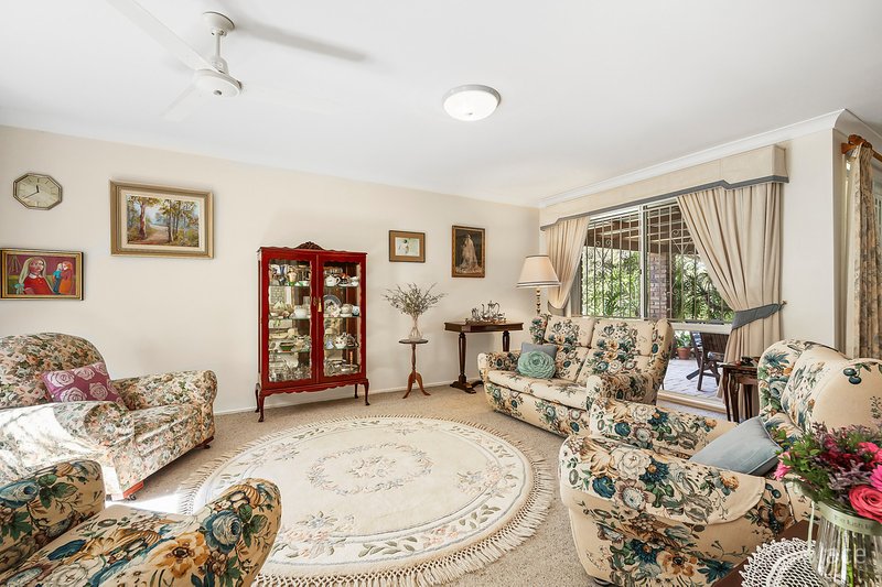 Photo - 2 Chatburn Street, Chapel Hill QLD 4069 - Image 2