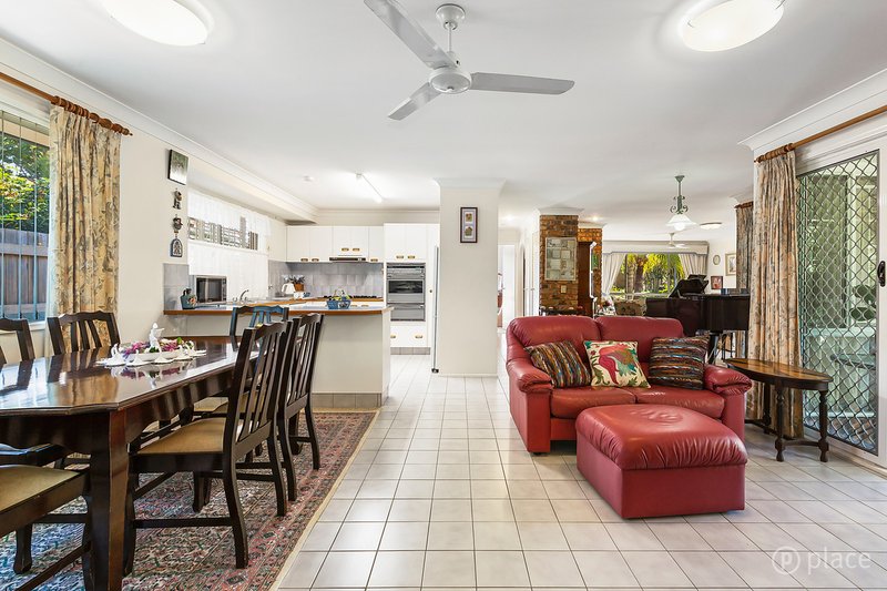 Photo - 2 Chatburn Street, Chapel Hill QLD 4069 - Image 5