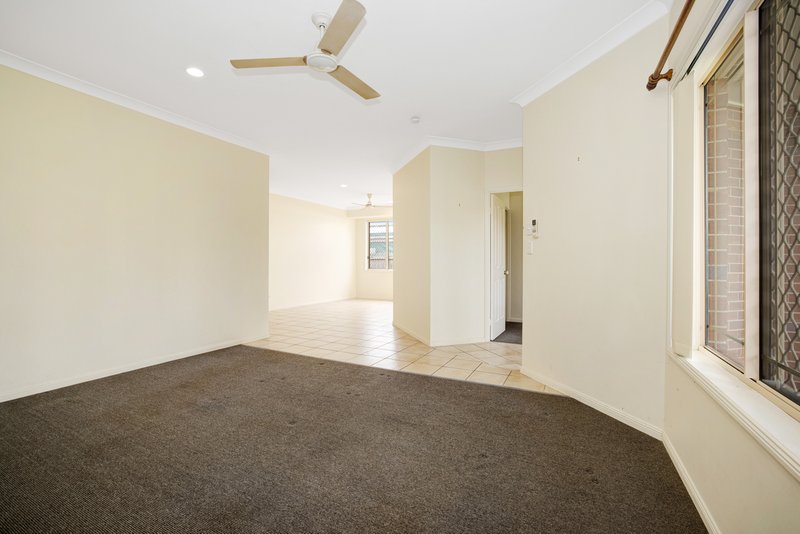 Photo - 2 Chatsworth Crescent, Annandale QLD 4814 - Image 2