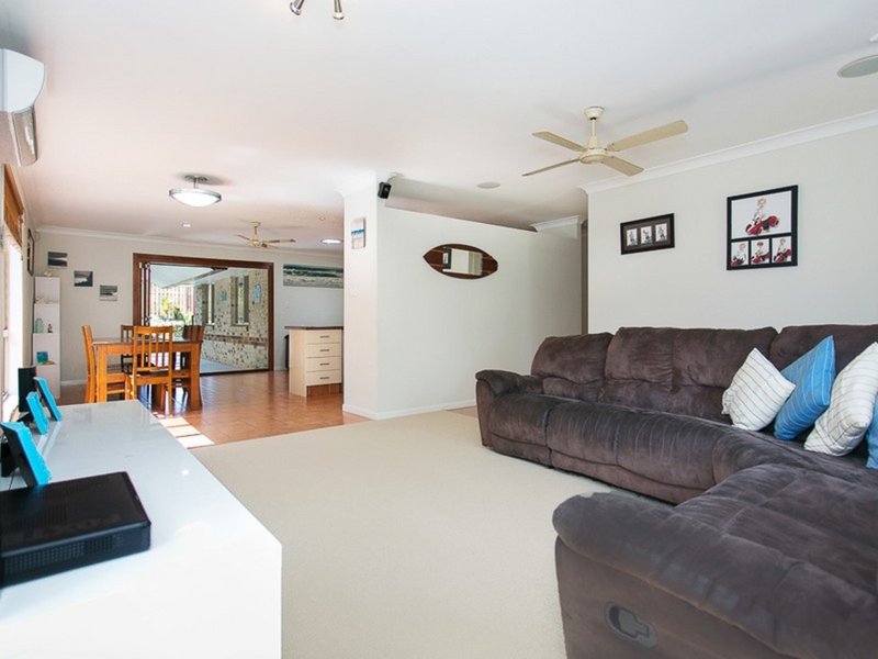 Photo - 2 Chaz Court, Mudgeeraba QLD 4213 - Image 6