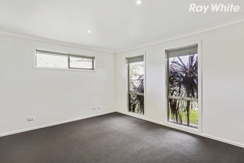 Photo - 2 Chestnut Chase, Pakenham VIC 3810 - Image 2