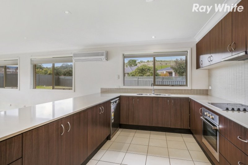 Photo - 2 Chestnut Chase, Pakenham VIC 3810 - Image 3