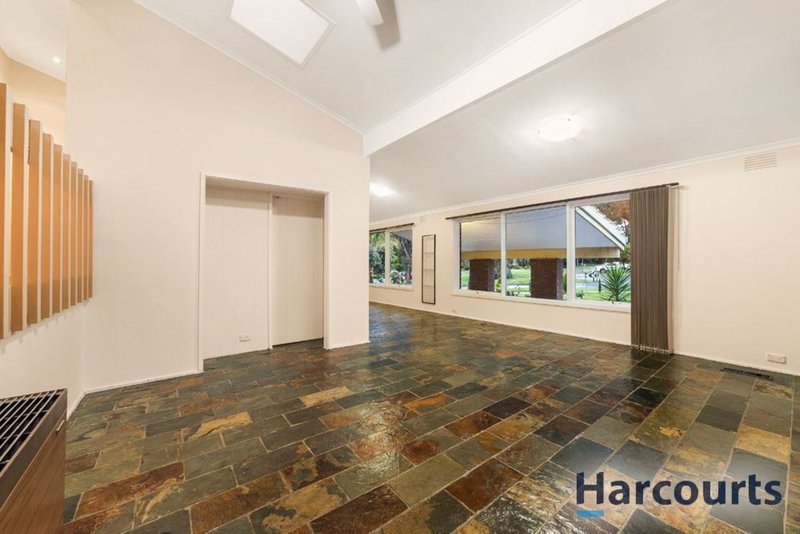 Photo - 2 Chichester Square, Wantirna VIC 3152 - Image 4