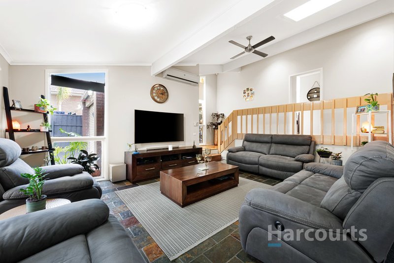 Photo - 2 Chichester Square, Wantirna VIC 3152 - Image 2