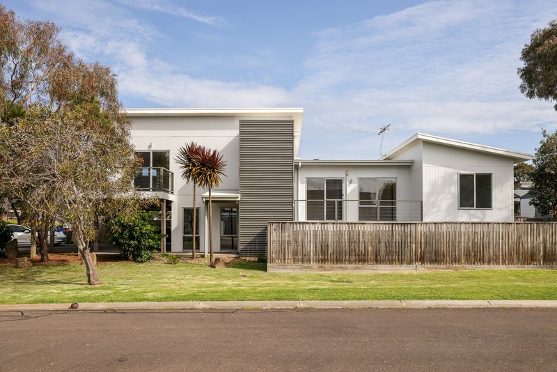 Photo - 2 Chloe Close, Cowes VIC 3922 - Image 5