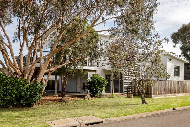 Photo - 2 Chloe Close, Cowes VIC 3922 - Image 8