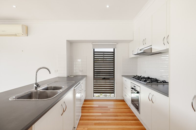 Photo - 2 Chloe Close, Cowes VIC 3922 - Image 9